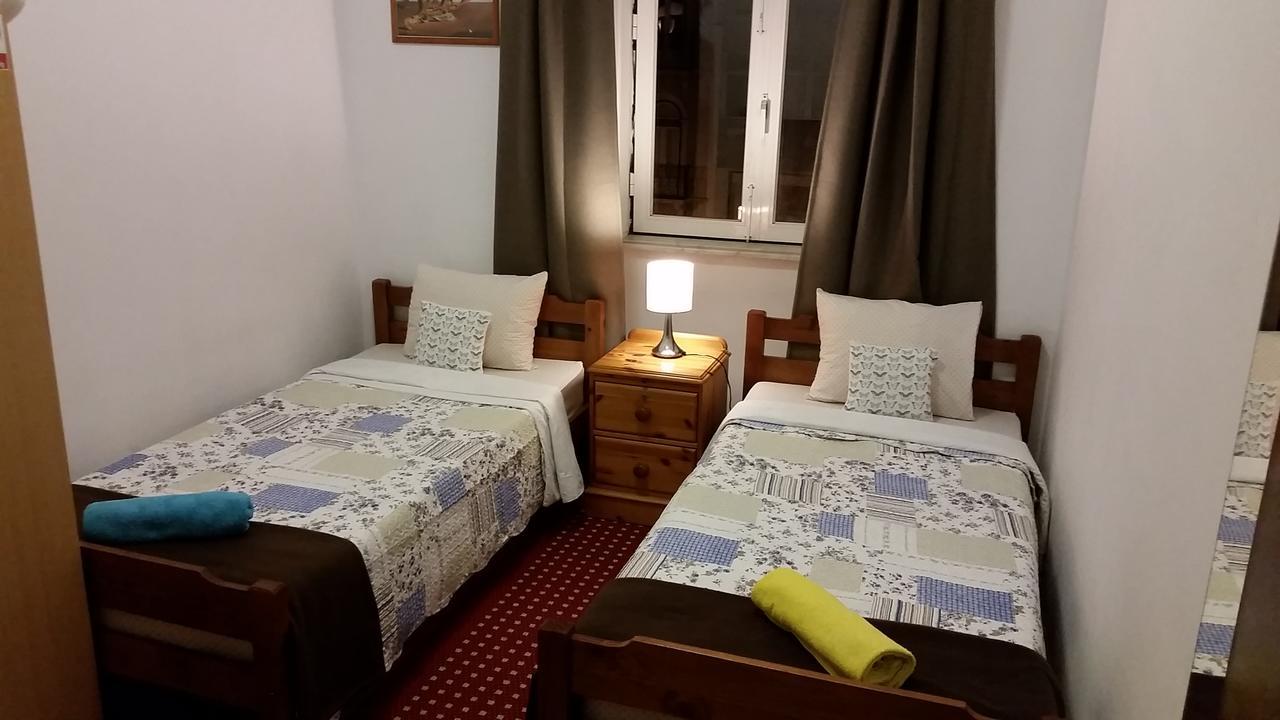 15 Auberge de jeunesse *
